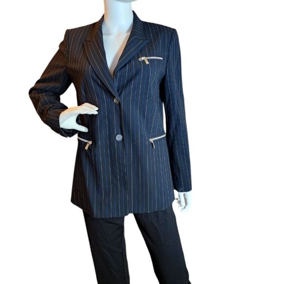 Black and White Tailored Blazer with Notched Lapels and Classic Style - Picture 1 of 11
